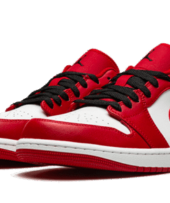 Alternative view of air jodan 1 Low Bulls