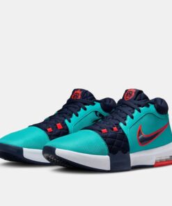 Alternative view of Men's LeBron Witness VIII Basketball Shoes