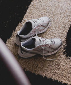 Alternative view of New Balance 740