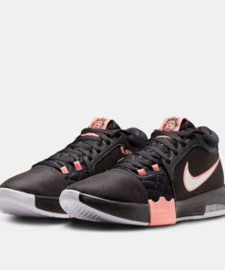 Alternative view of Men's LeBron Witness VIII Basketball Shoes