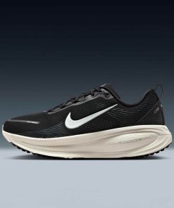 Men's Vomero 18 Road Running Shoes (Extra Wide)