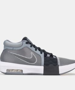 LeBron Witness 8 Basketball Shoes