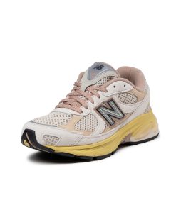 Alternative view of New Balance 2010