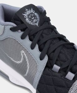 LeBron Witness 8 Basketball Shoes