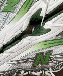 Alternative view of New Balance 740
