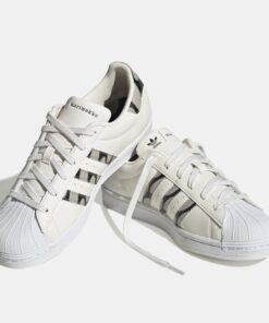 Alternative view of Women's x Marimekko Superstar Shoe