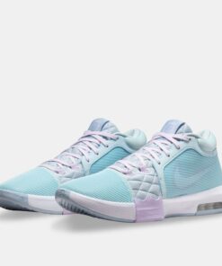 LeBron Witness 8 Basketball Shoes