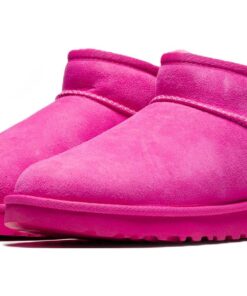 Alternative view of (WMNS)  Classic Ultra Mini Boot 1116109-CRNT