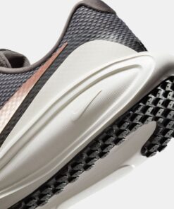 Women's Revolution 8 Running Shoes