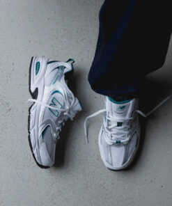 Alternative view of New Balance 530