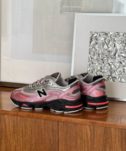 Alternative view of New Balance 1000