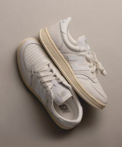 Alternative view of New Balance T500