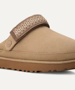 Alternative view of Goldenstar UGGbraid Clog