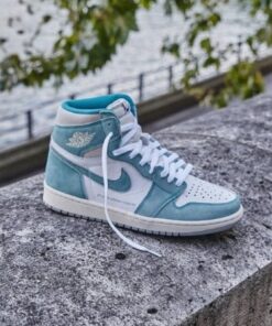 Alternative view of air jodan 1 Retro High Turbo Green