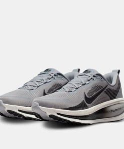 Alternative view of Men's Vomero 18 Road Running Shoes