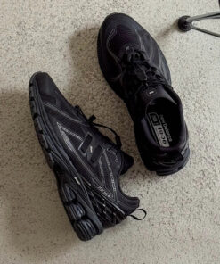 Alternative view of New Balance 1906R