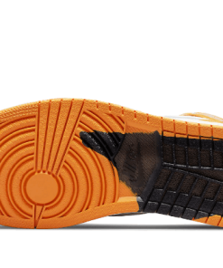 Alternative view of air jodan 1 Retro High Element Gore-Tex Light Curry