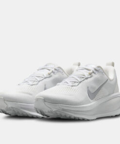 Alternative view of Women's Vomero 18 Road Running Shoes