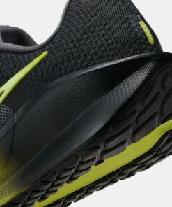 Men's Downshifter 13 Road Running Shoes