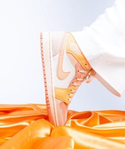 Alternative view of air jodan 1 Mid Apricot Orange