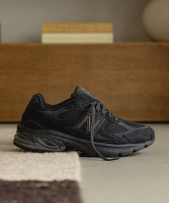 Alternative view of New Balance 2010