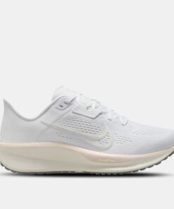 Alternative view of Women's Quest 6 Road Running Shoes