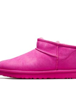 (WMNS)  Classic Ultra Mini Boot 1116109-CRNT