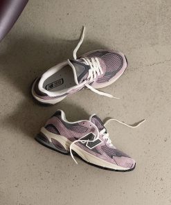 Alternative view of New Balance 2010