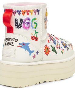 Alternative view of (WMNS)  Classic Mini Boot 'Humberto Cruz Pop Sketch' 1153065-WHT